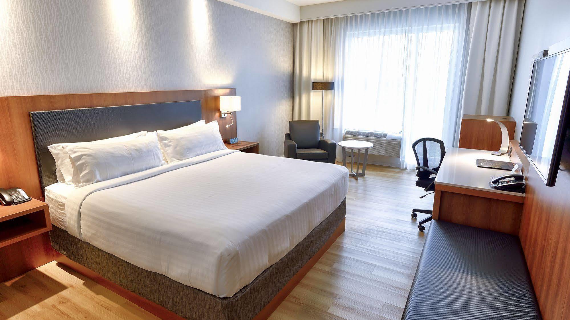 Holiday Inn Express & Suites Vaudreuil-Dorion By Ihg Екстериор снимка